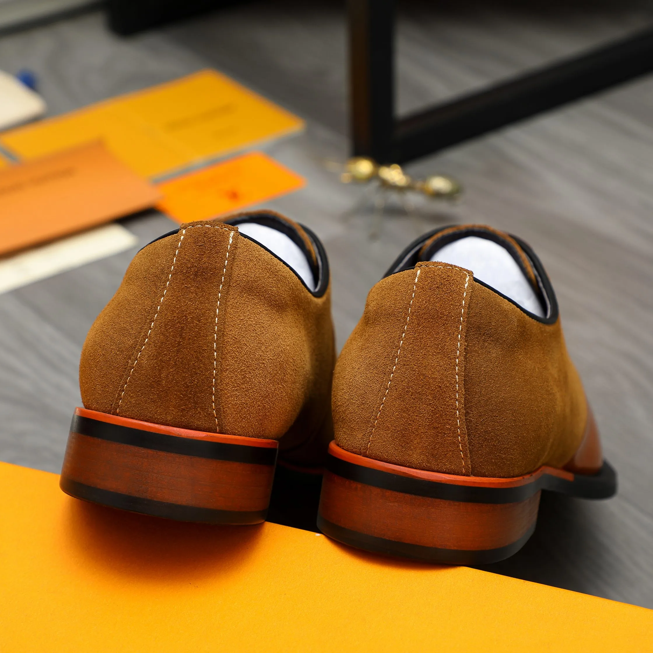 Men's shoes 💰580 Product trademark: LV "Louis Vuitton" business formal lace-up leather shoes Regular size: 37-46 Product materials: Selected high-quality cowhide stitching nubuck leather upper, pigskin lining, rubber outsole